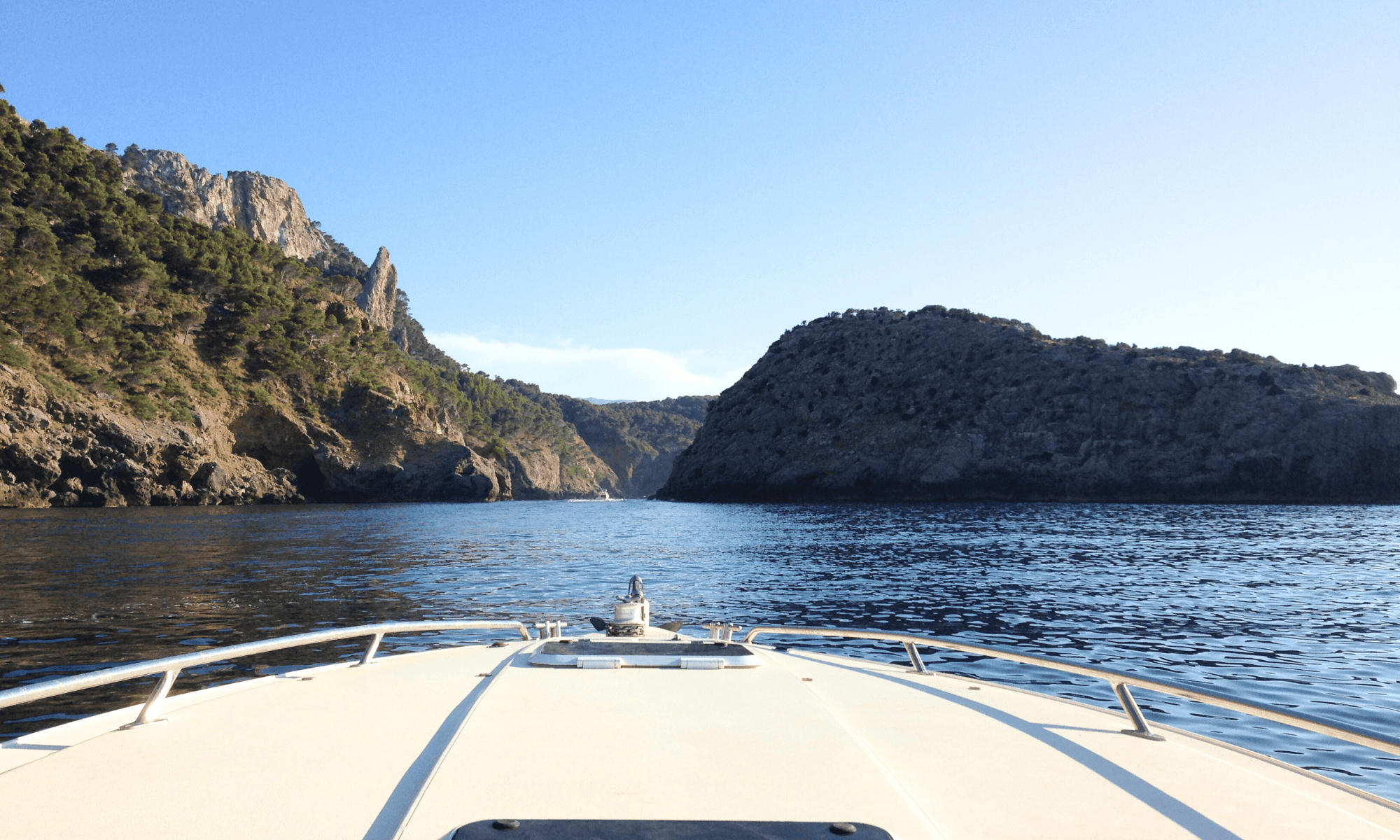 Paseo en barco por la costa